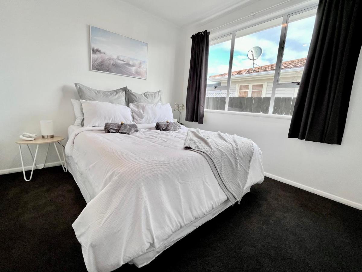 Central Villa, Close To Everything! By Kosh Bnb Hamilton Exterior photo