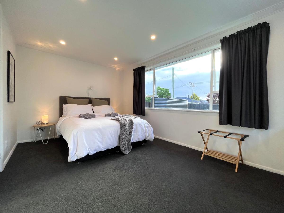 Central Villa, Close To Everything! By Kosh Bnb Hamilton Exterior photo